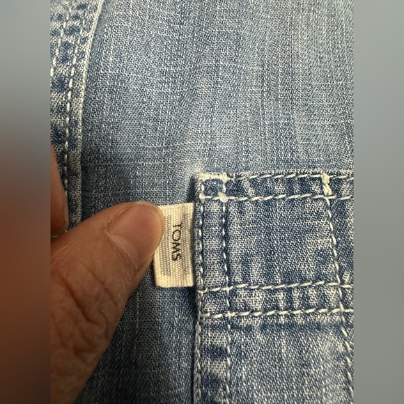 Toms Light Blue Denim oversized Button Down long sleeve Shirt size M - Picture 7 of 8